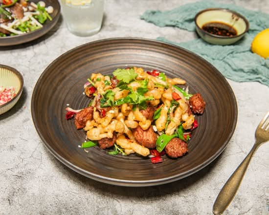 Wok-Fried Veal with King Oyster Mushroom and Taro 杏鲍菇炒小牛肉配鲜芋